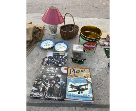 AN ASSORTMENT OF ITEMS TO INCLUDE ALLOY SOLDIERS, A WASTE PAPER BIN AND A LAMP ETC 