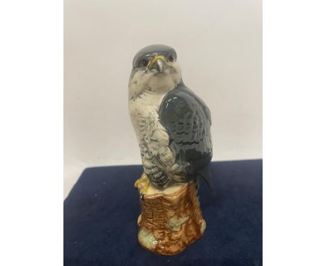 AN UNOPENED BENEGALES SCOTCH WHISKY BESWICK PEREGRINE FALCON FIGURE 