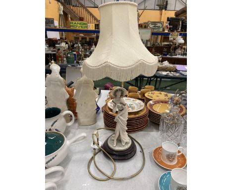 A VINTAGE ITALIAN LADY TABLE LAMP AND SHADE, SIGNED 