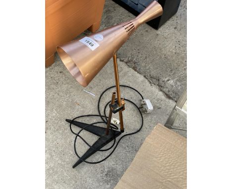 A DECORATIVE COPPER EFFECT ADJUSTABLE LAMP 