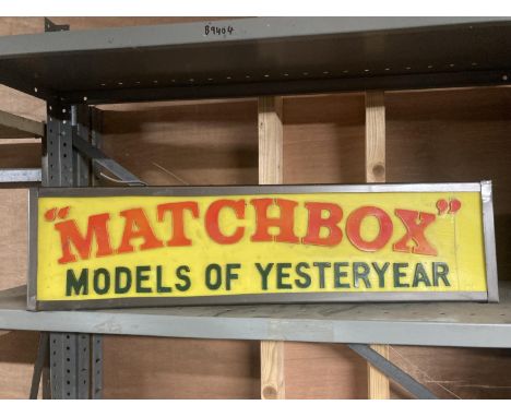 A MATCHBOX MODELS OF YESTERYEAR ILLUMINATED LIGHT BOX SIGN 