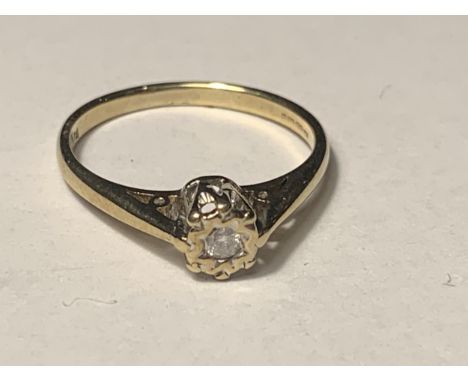 A 9 CARAT GOLD RING WITH DIAMOND SOLITAIRE SIZE K 