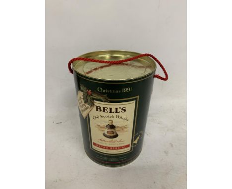 A BOXED 70CL BOTTLE - BELLS CHRISTMAS 1991 OLD SCOTCH WHISKY DECANTER 