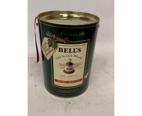 A BOXED 70CL BOTTLE - BELLS CHRISTMAS 1991 OLD SCOTCH WHISKY DECANTER 