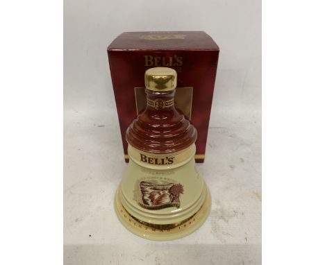 A BOXED 70CL BOTTLE - BELLS LIMITED EDITION CHRISTMAS 1996 OLD SCOTCH WHISKY DECANTER 
