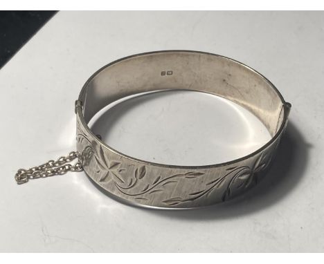 A HALLMARKED BIRMINGHAM SILVER BANGLE 