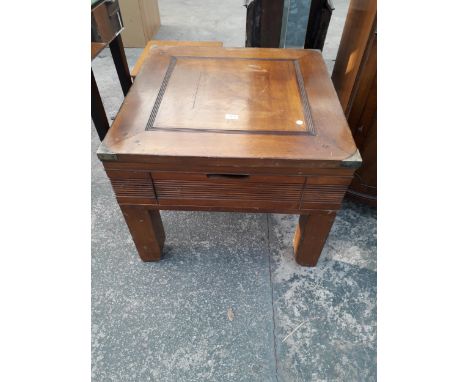 A MODERN HARDWOOD LAMP TABLE WITH BRASS CORNERS, 27.5" SQUARE 