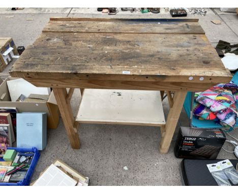 A WOODEN WORK BENCH WITH LOWER SHELF (L:114CM) 