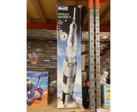 A REVELL APOLLO SATURN V, 1:96 SCALE MODEL KIT, NO. 04805 