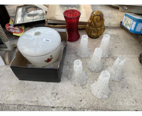 AN ASSORTMENT OF RETRO GLASS LIGHT SHADES AND A VASE 