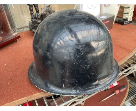 A VINTAGE MILITARY HELMET 