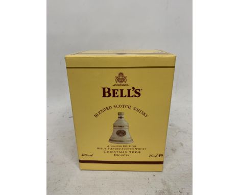 A BOXED 70CL BOTTLE - BELLS LIMITED EDITION CHRISTMAS 2008 BLENDED SCOTCH WHISKY DECANTER 