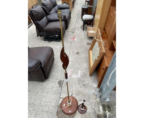 A RETRO TEAK AND BRASS STANDARD LAMP, SIMILAR TABLE LAMP 