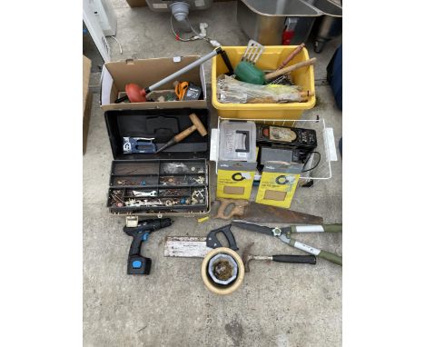 AN ASSORTMENT OF TOOLS AND HARDWARE TO INCLUDE SAWS, A HAMMER AND SCREWS ETC 
