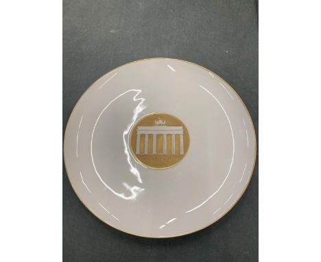 A VINTAGE KPM PORCELAIN PLATE, BISQUE WHITE 24KT GOLD - BERLIN RELIEF DESIGN 