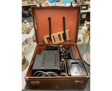 A VINTAGE BRITISH MADE CAMERA PROJECTOR SET 