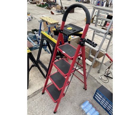 A FOUR RUNG NON SLIP STEP LADDER 