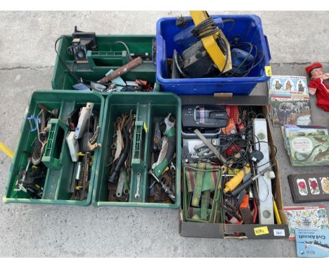 AN ASSORTMENT OF TOOLS TO INCLUDE SPANNERS, PLIERS AND HAMMERS ETC 