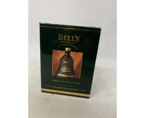A BOXED 70CL BOTTLE - BELLS CHRISTMAS 1992 OLD SCOTCH WHISKY DECANTER 
