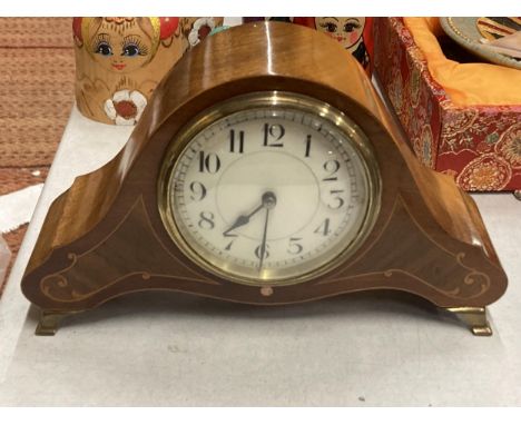 AN EDWARDIAN INLAID MAHOGANY MANTLE CLOCK 