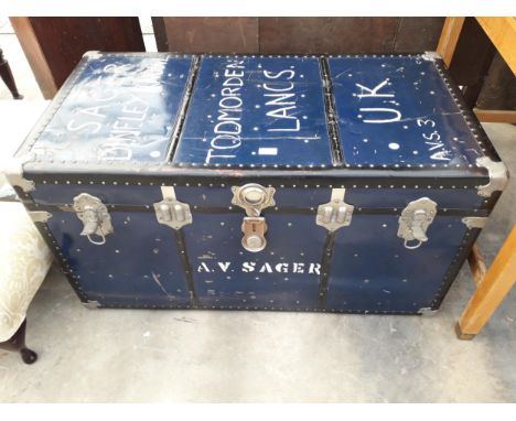 A TRAVELLING TRUNK, LEATHER BOUND WITH METAL TRIM, 40 X 21" 