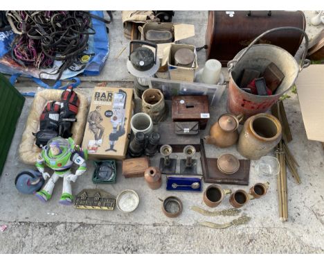 AN ASSORTMENT OF VINTAGE ITEMS TO INCLUDE CANDLE STICKS, BINOCULARS AND KETTLES ETC 