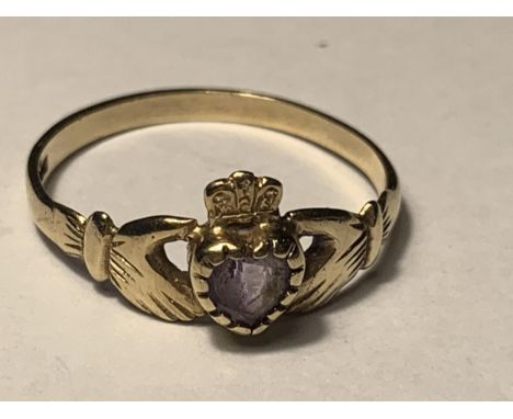 A 9 CARAT GOLD CLADDAGH RING WITH AN AMETHYST SIZE N/O 