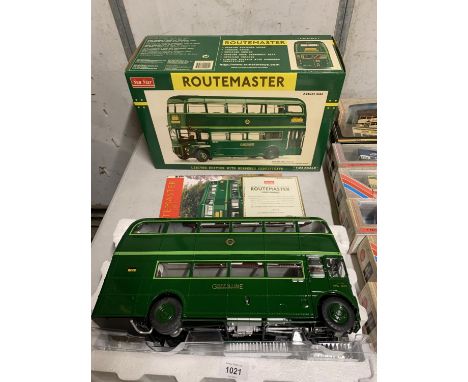 A SUN STAR ROUTEMASTER GREENLINE LIMITED EDITION BUS, 1:24 SCALE - AS NEW IN BOX, WITH NUMBERED CERTIFICATE 2553/5000 