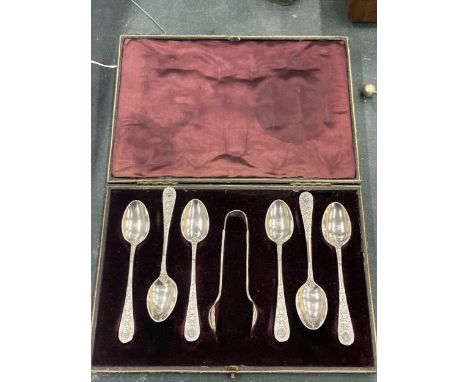 A VINTAGE CASED SILVER PLATED TEASPOONS AND SUGAR TONGS SET 