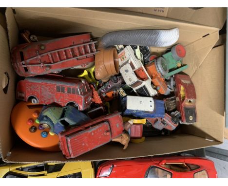 A QUANTITY OF VINTAGE DIE-CAST TOYS TO INCLUDE MAINLY DINKY, FIRE ENGINES, STEAM ROLLER, TRACTOR, ETC PLUS A CORGI BASIL BRUS