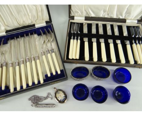 ASSORTED SILVER COLLECTABLES &amp; PLATED FLATWARE, including pair of oval Edward VII silver salts, white metal penknife, Mas