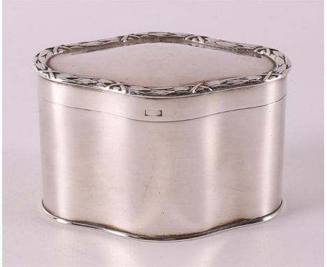 A 1st grade 925/1000 silver tea caddy. Birmingham, William Hutton & Sons Ltd, 1904.