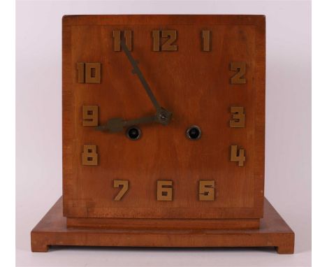 An Art Deco mantel clock in walnut casing, ca. 1930, h 22.5 cm.