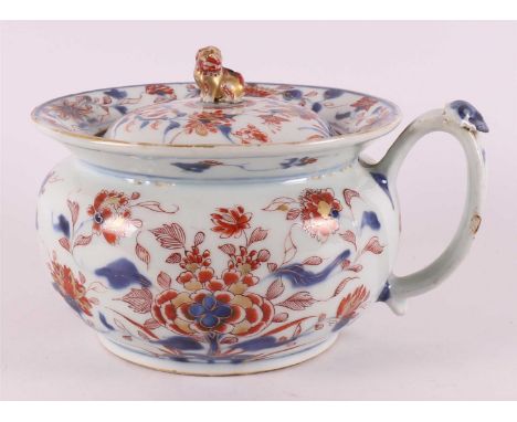 A porcelain Chinese Imari pot, so-called night mirror, with lid, China, Qianlong, 18th century. Blue/red, partly gold heighte