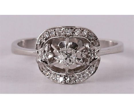 An 18 kt 750/1000 gold Art Deco ring with a 0.18 ct brilliant, old European cut and 16 octagon cut diamonds. Total 0.34 crt h