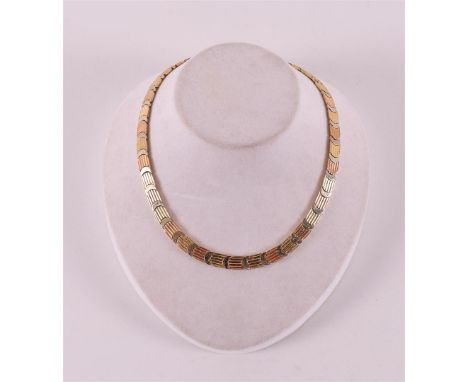 A fluted and matted tricolor vintage design necklace, 38.5 grams, length 43 cm.