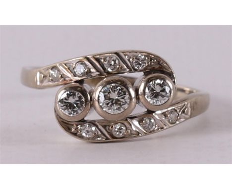 A 14 kt 585/1000 gold vintage ring with a brilliant of 0.20 crt, 2 brilliants of 0.13 crt each and 8 smaller ones. Total 0.66