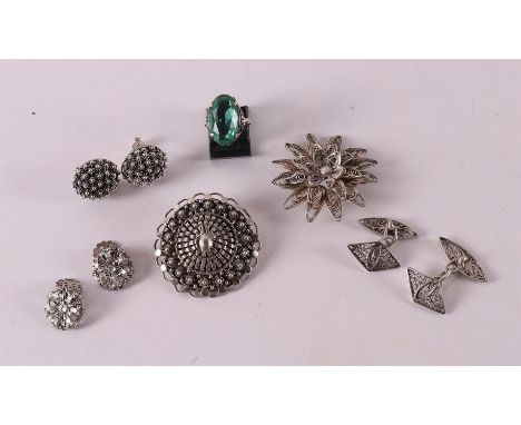 A lot of various silver jewelry, including ring and Zeeland brooch, 20th century, to. 9x.