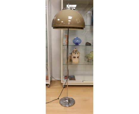 A chrome metal vintage standing table lamp with smoked plastic shade, 1970s/80s, h 162 cm.