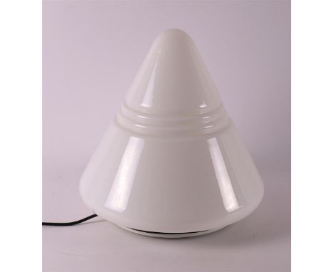 A conical vintage white glass table lamp, 1970s, h 36 x Ø 34 cm.