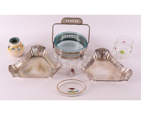 A lot of various Art Deco, including glass and Velsen vase (damaged), 1st half of the 20th century, to. 9x.