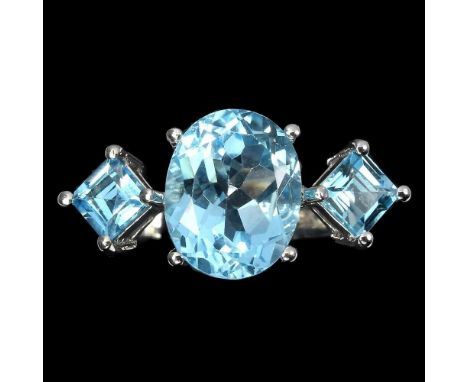 A 925 silver ring set with blue topaz, (O.5).