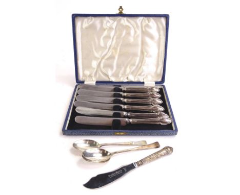A collection of small silver, to include a teaspoon with Art Deco style handle, sterling silver handled butter knife, each in