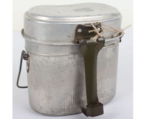 WW2 German Army Mess Tin: Alloy tin with green paint steel catch which is stamped FWBN44 and clip stamped FSP 44. 