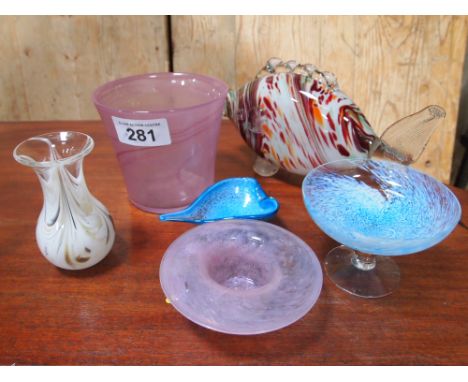  Sale Item:    BOX MURANO FISH & COLOURED GLASS   Vat Status:   No Vat   Buyers Premium:  This lot is subject to a Buyers Pre