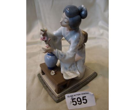  Sale Item:    LLADRO GEISHA FLOWER ARRANGER DAMAGED (AF)  Vat Status:   No Vat   Buyers Premium:  This lot is subject to a B