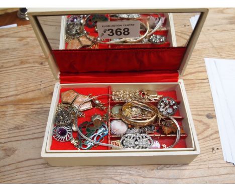  Sale Item:    BOX COSTUME JEWELLERY   Vat Status:   No Vat   Buyers Premium:  This lot is subject to a Buyers Premium of 15%