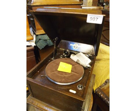  Sale Item:    COLUMBIA 117 TABLE GRAMOPHONE   Vat Status:   No Vat   Buyers Premium:  This lot is subject to a Buyers Premiu