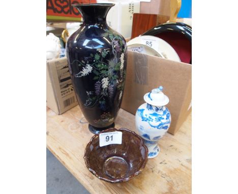  Sale Item:    BLU/WHT VASE BOWL & JAPANESE CLOISSONIE VASE (AF)  Vat Status:   No Vat   Buyers Premium:  This lot is subject