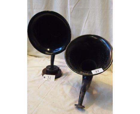  Sale Item:    BROWN RADIO HORN SPEAKER & SPARE HORN (METAL)  Vat Status:   No Vat   Buyers Premium:  This lot is subject to 